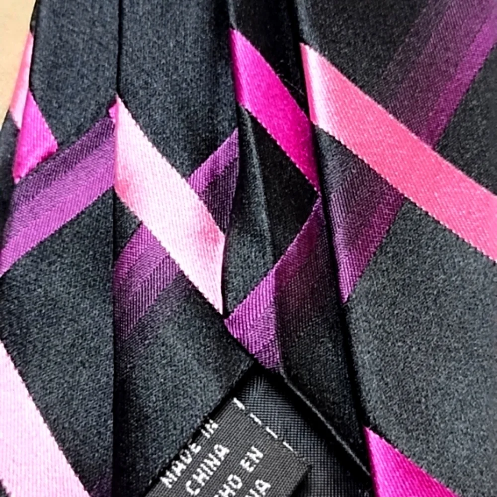 Four ties. - Picture 10 of 11